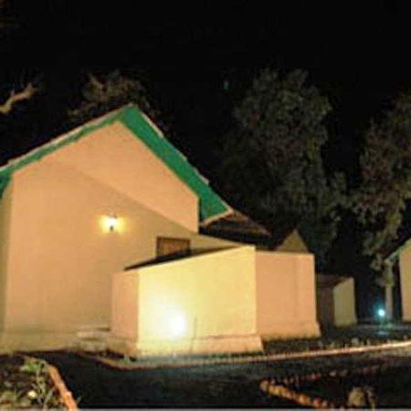 Tiger Lagoon Hotel Bandhavgarh National Park Buitenkant foto