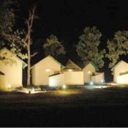 Tiger Lagoon Hotel Bandhavgarh National Park Buitenkant foto