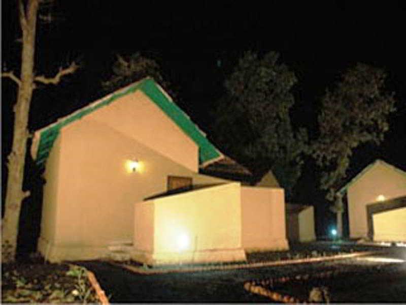Tiger Lagoon Hotel Bandhavgarh National Park Buitenkant foto